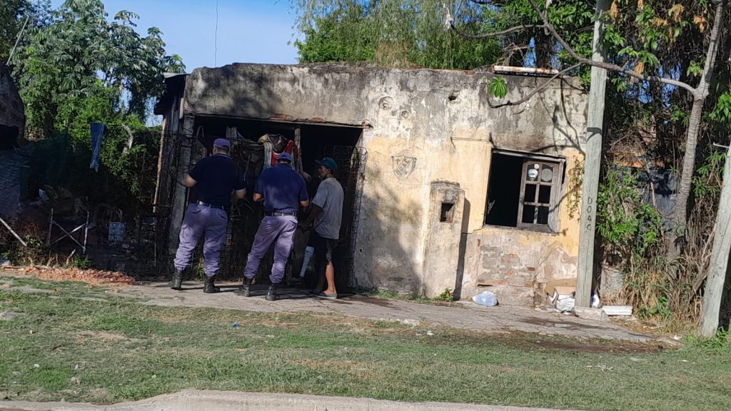 Un hombre resultó herido tras incendiarse su vivienda en Villa Emilia Un hombre resultó herido tras incendiarse su vivienda en Villa Emilia