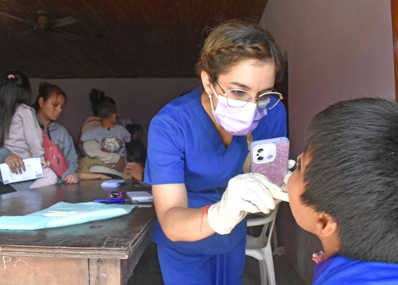 Salud acercó controles médicos y certificados escolares a niños de Villa Elba, en Resistencia Salud acercó controles médicos y certificados escolares a niños de Villa Elba, en Resistencia