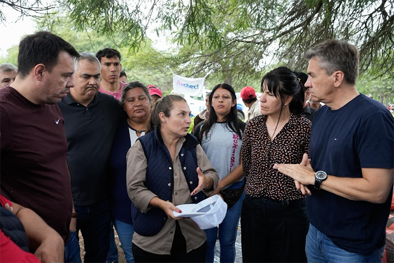 Zdero llegó a Comandancia Frías para seguir de cerca la asistencia a familias afectadas por las inundaciones Zdero llegó a Comandancia Frías para seguir de cerca la asistencia a familias afectadas por las inundaciones