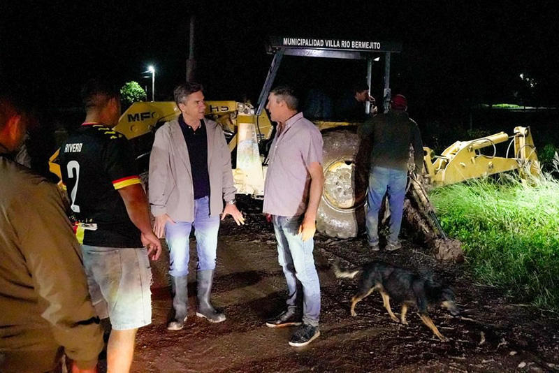 El gobernador Zdero supervisó el trabajo articulado en Villa Río Bermejito El gobernador Zdero supervisó el trabajo articulado en Villa Río Bermejito