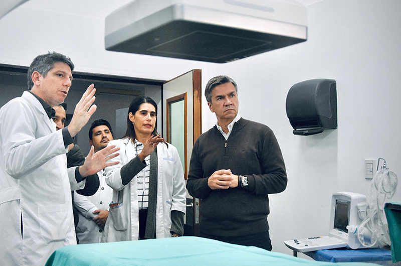 Zdero supervisó obras y entregó equipamientos de alta tecnología en el Hospital Perrando Zdero supervisó obras y entregó equipamientos de alta tecnología en el Hospital Perrando