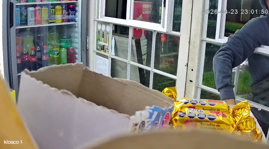 Mano larga: intentó robar en un kiosco y fue aprehendida tras rápida intervención policial Mano larga: intentó robar en un kiosco y fue aprehendida tras rápida intervención policial