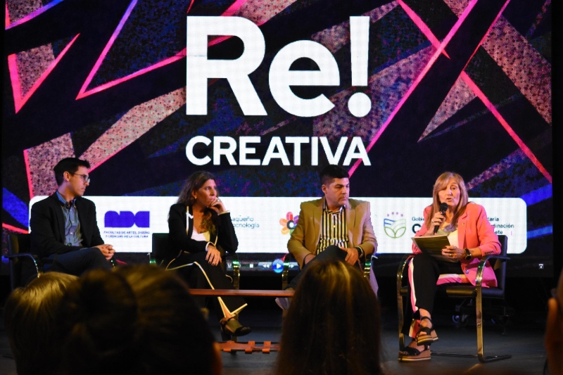 Jornada “Re! Creativa” en Casa de las Culturas: un espacio para pensar y construir el ecosistema productivo desde la creatividad y la innovación Jornada “Re! Creativa” en Casa de las Culturas: un espacio para pensar y construir el ecosistema productivo desde la creatividad y la innovación