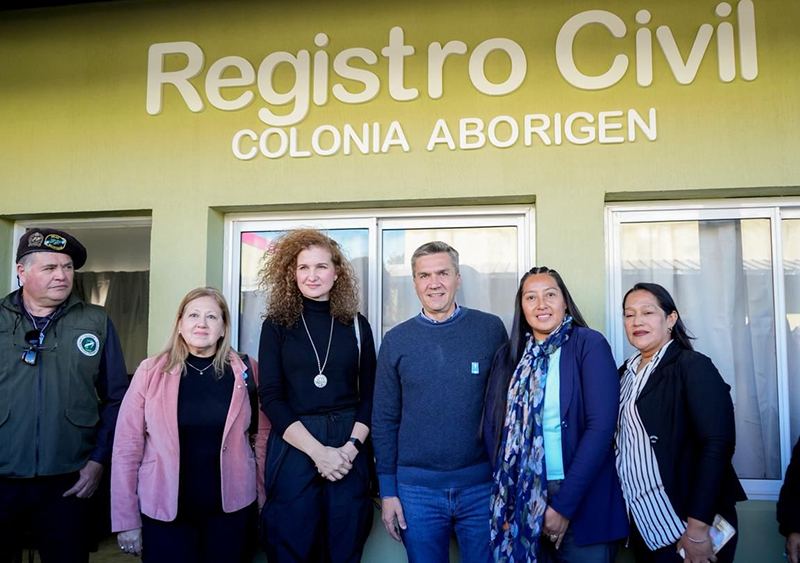 El gobernador Zdero inauguró el nuevo Registro Civil para Colonia Aborigen El gobernador Zdero inauguró el nuevo Registro Civil para Colonia Aborigen
