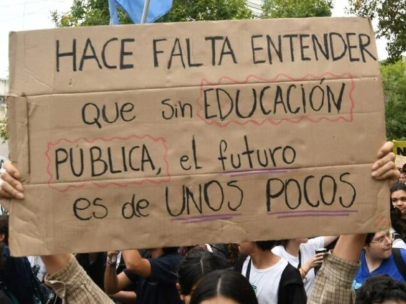 Un informe reveló que el ajuste de Milei licuó más de un tercio del salario universitario Un informe reveló que el ajuste de Milei licuó más de un tercio del salario universitario