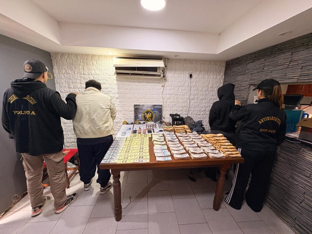 Importantes allanamientos antidrogas con secuestro de cocaína, dinero, armas y dólares falsos