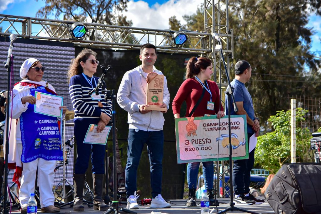Cáritas Sáenz Peña ganó el primer premio del Campeonato de la Empanada Termal Cáritas Sáenz Peña ganó el primer premio del Campeonato de la Empanada Termal