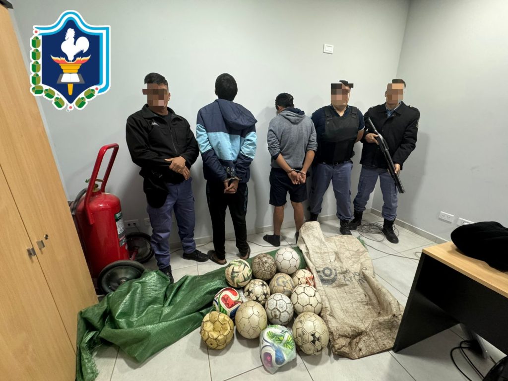 Castelli: recuperaron elementos robados de un club de fútbol infantil y detuvieron a dos hombres Castelli: recuperaron elementos robados de un club de fútbol infantil y detuvieron a dos hombres