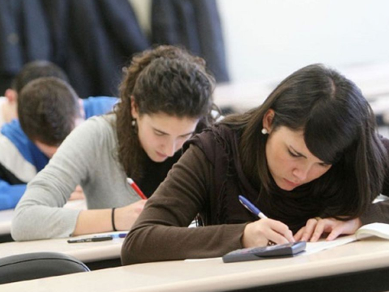 Otra mentira libertaria: extranjeros en las universidades argentinas representan menos del 5% del total Otra mentira libertaria: extranjeros en las universidades argentinas representan menos del 5% del total