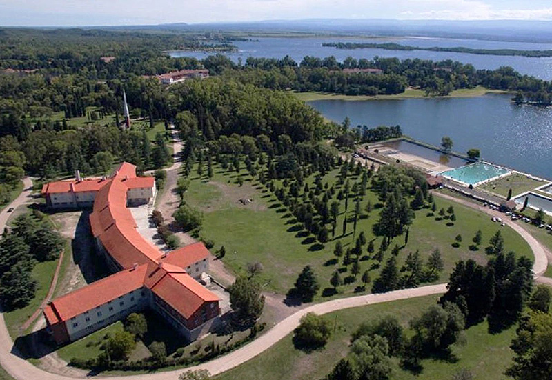 El ocaso del turismo social: trabajadores resisten el abandono y la venta de los hoteles de Embalse El ocaso del turismo social: trabajadores resisten el abandono y la venta de los hoteles de Embalse