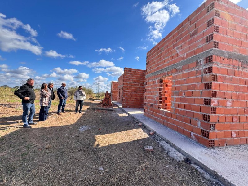 Avanzan las obras que harán realidad el sueño de la casa propia para 53 familias en Charata Avanzan las obras que harán realidad el sueño de la casa propia para 53 familias en Charata