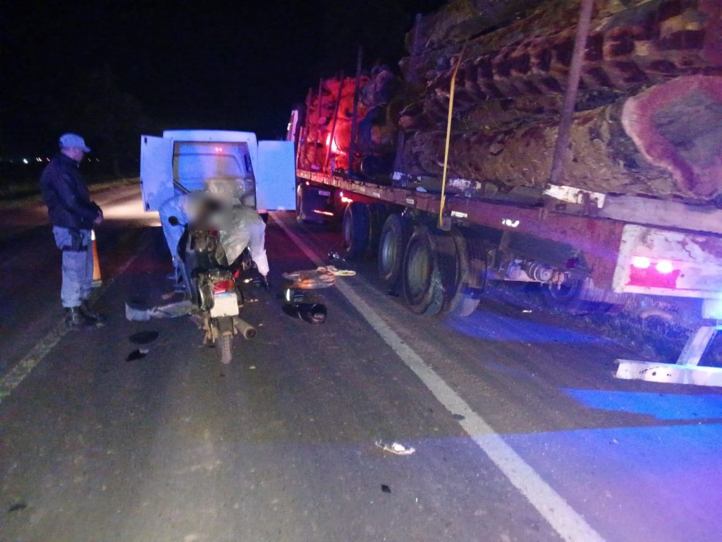 Motociclista murió tras chocar contra un camión detenido sobre la ruta 16, en Sáenz Peña