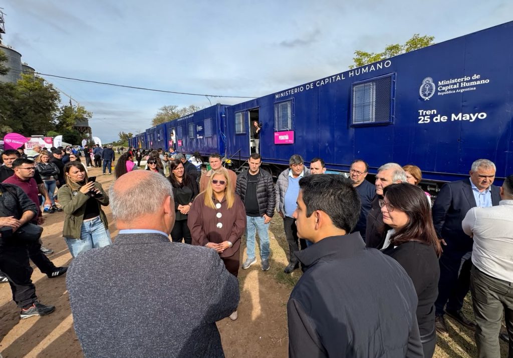 Legisladores acompañaron la puesta en marcha de los servicios del Tren 25 de Mayo en Hermoso Campo