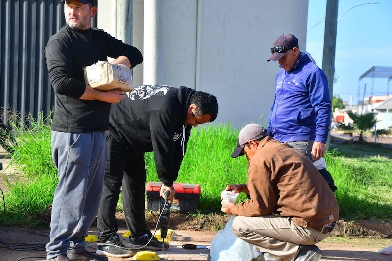 Instalan reductores y piden reducir la velocidad en zonas de alto tránsito en J. J. Castelli Instalan reductores y piden reducir la velocidad en zonas de alto tránsito en J. J. Castelli