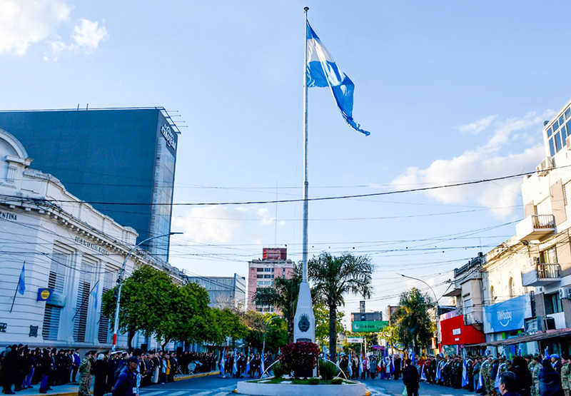 Sentido homenaje de Resistencia a la Patria, al celebrarse 210º años de la Independencia Sentido homenaje de Resistencia a la Patria, al celebrarse 210º años de la Independencia