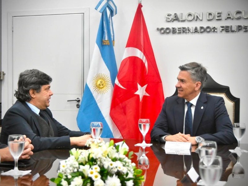 Zdero recibió al embajador de Turquía para afianzar los vínculos comerciales y culturales Zdero recibió al embajador de Turquía para afianzar los vínculos comerciales y culturales