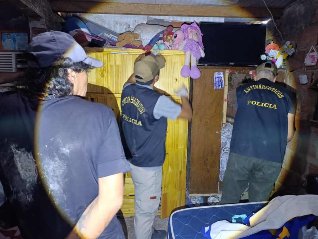 La Leonesa: allanamiento antinarcóticos termina con el secuestro de marihuana y una detenida La Leonesa: allanamiento antinarcóticos termina con el secuestro de marihuana y una detenida