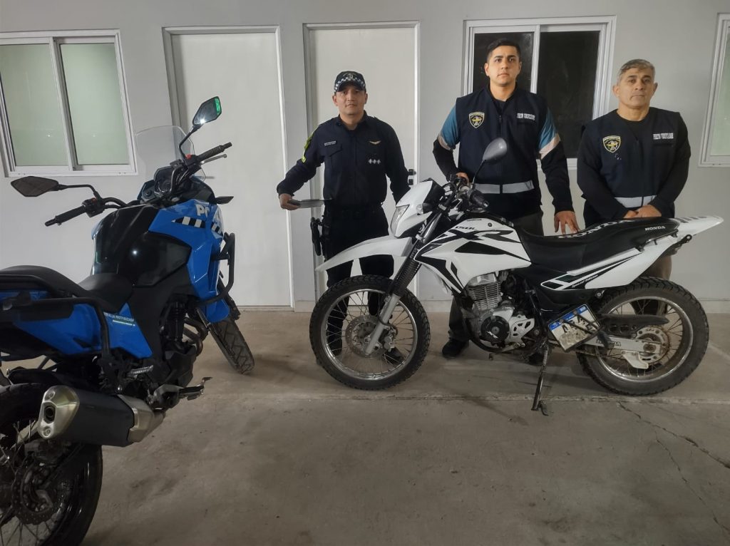 La Policía Caminera recuperó una moto robada en 2023 e interceptó dos cargas con irregularidades