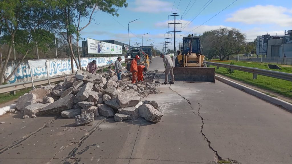 Corte total por bacheo en la avenida Combate Vuelta de Obligado, entre Sarmiento e Italia Corte total por bacheo en la avenida Combate Vuelta de Obligado, entre Sarmiento e Italia