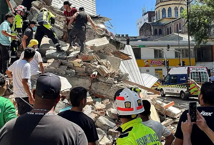 Colombia sufre un terremoto de magnitud 7,4 y ya hay al menos 111 muertos Colombia sufre un terremoto de magnitud 7,4 y ya hay al menos 111 muertos