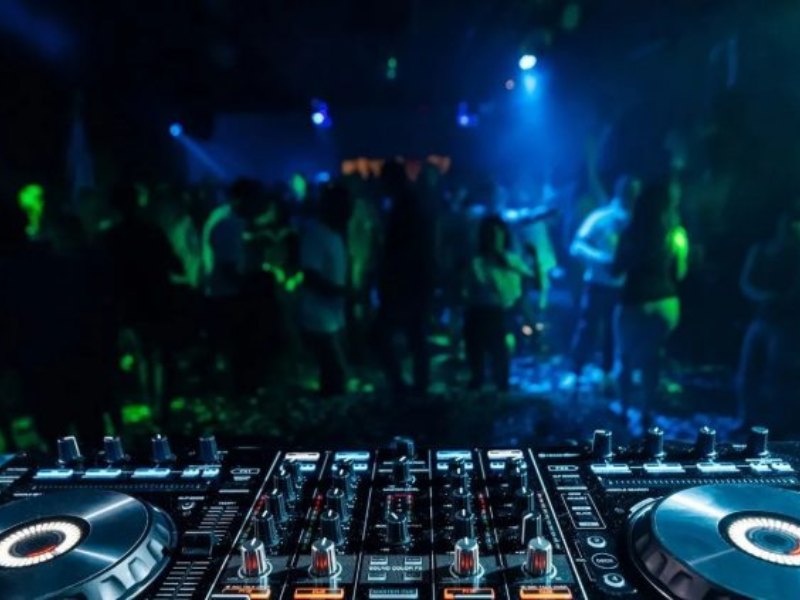 La Cámara Federal de Corrientes confirmó que las fiestas de egresados no deben pagar por la reproducción de música La Cámara Federal de Corrientes confirmó que las fiestas de egresados no deben pagar por la reproducción de música