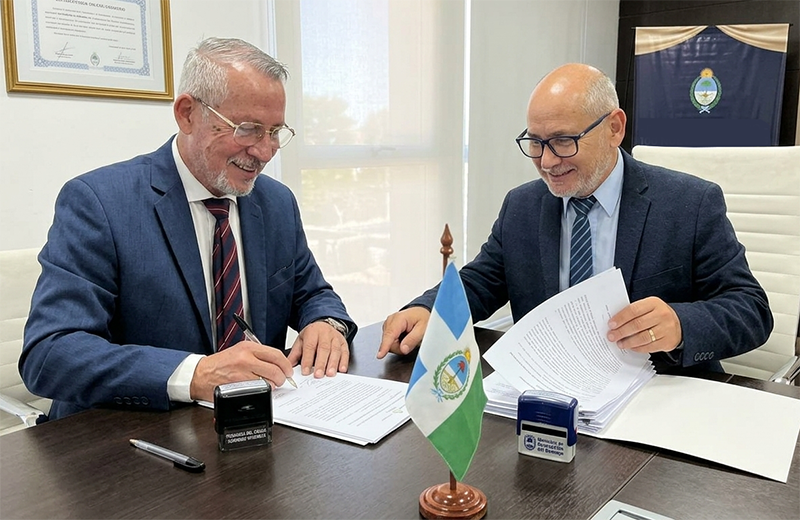Provincia y Municipio firmaron un convenio de nuevas viviendas para Concepción del Bermejo Provincia y Municipio firmaron un convenio de nuevas viviendas para Concepción del Bermejo