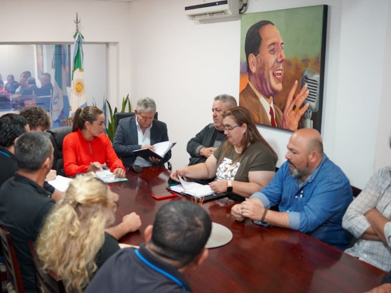 Barranqueras anuncia recomposición salarial acumulativa para empleados municipales y aumento en el refrigerio Barranqueras anuncia recomposición salarial acumulativa para empleados municipales y aumento en el refrigerio