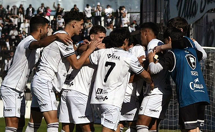 Goleada de For Ever en la Primera Nacional que lo aleja de los últimos lugares Goleada de For Ever en la Primera Nacional que lo aleja de los últimos lugares