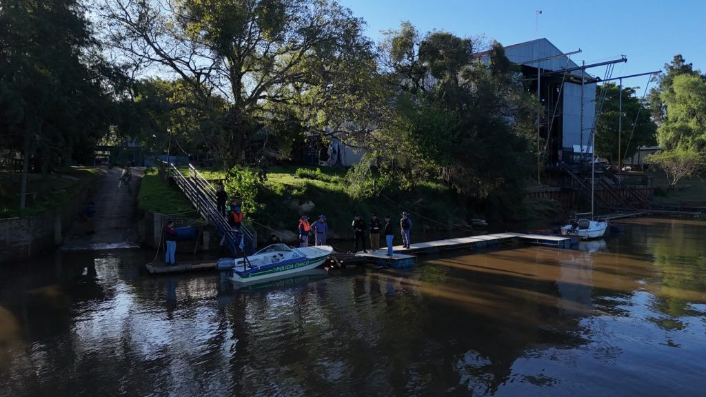 Chaco refuerza la búsqueda de Fabián Falcón, desaparecido tras caer al Paraná: tres lanchas y efectivos policiales se suman al operativo Chaco refuerza la búsqueda de Fabián Falcón, desaparecido tras caer al Paraná: tres lanchas y efectivos policiales se suman al operativo