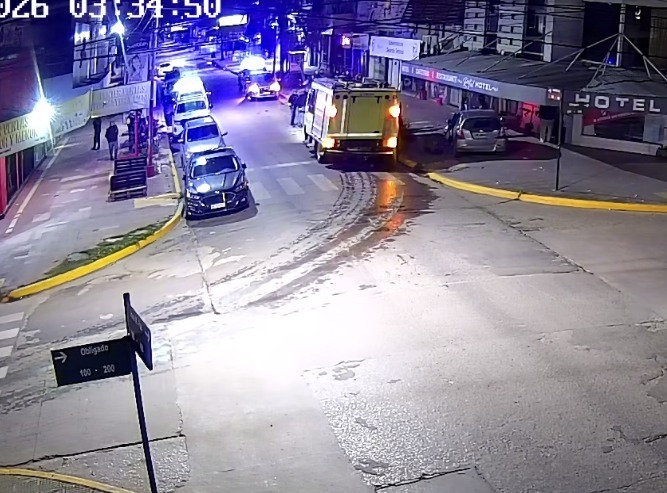 Despistó y chocó contra un hotel en el centro de Resistencia Despistó y chocó contra un hotel en el centro de Resistencia