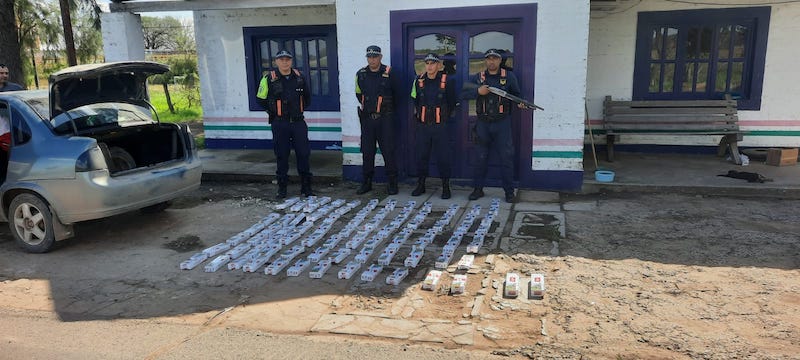 Secuestran cigarrillos de contrabando valuados en más de ,9 millones en un control vial Secuestran cigarrillos de contrabando valuados en más de ,9 millones en un control vial