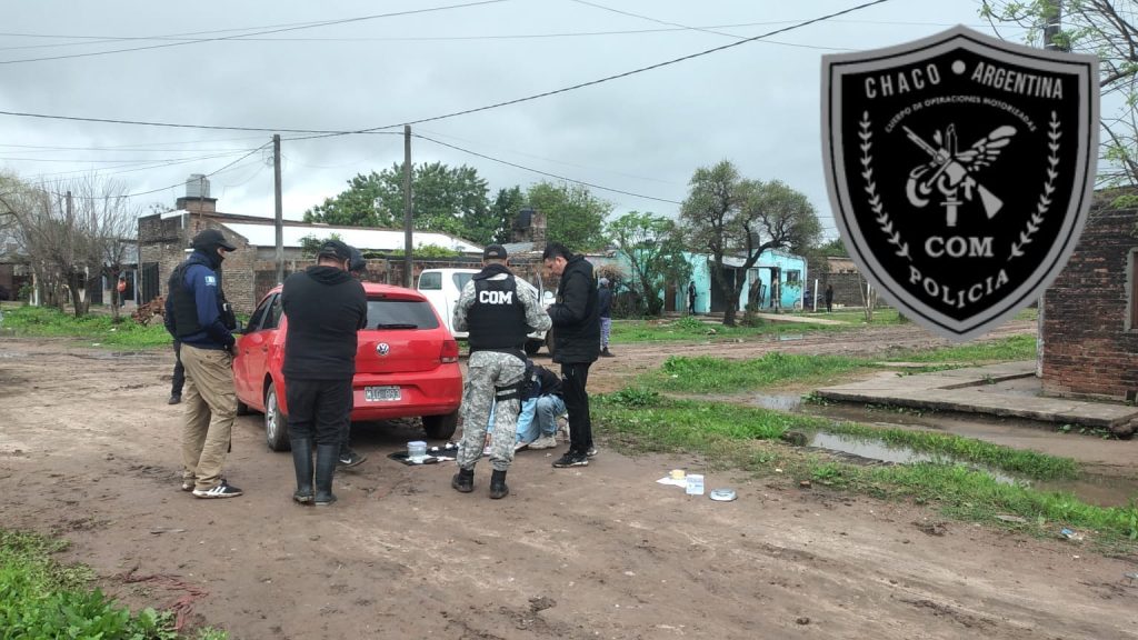 Intentó deshacerse de su celular mientras lo detenían: secuestraron medio kilo de cocaína y dinero en Quitilipi