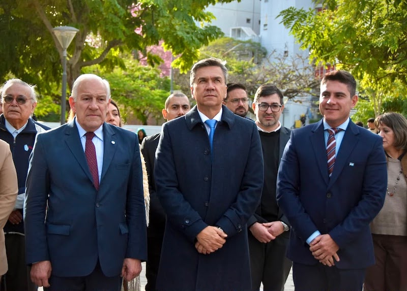 El gobernador encabezó un homenaje a Manuel Belgrano junto al Instituto Belgraniano Argentino El gobernador encabezó un homenaje a Manuel Belgrano junto al Instituto Belgraniano Argentino