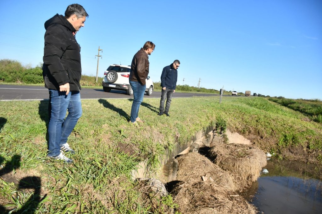 Taponamientos en campos privados amenazan inundar Machagai y otras localidades del centro provincial: “Estamos evitando una catástrofe sanitaria” Taponamientos en campos privados amenazan inundar Machagai y otras localidades del centro provincial: “Estamos evitando una catástrofe sanitaria”