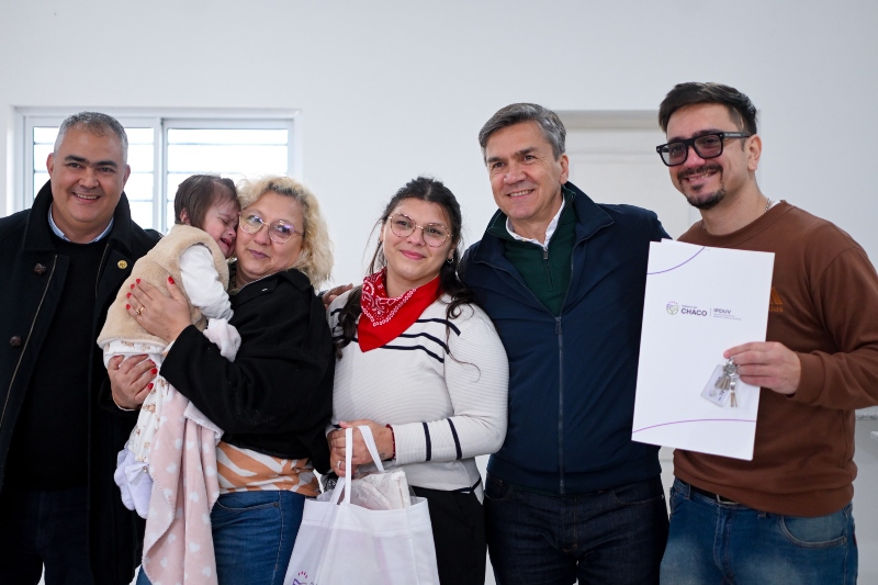 Chacra 214: Zdero entregó nuevas viviendas y destacó el sistema de adjudicación trasparente Chacra 214: Zdero entregó nuevas viviendas y destacó el sistema de adjudicación trasparente
