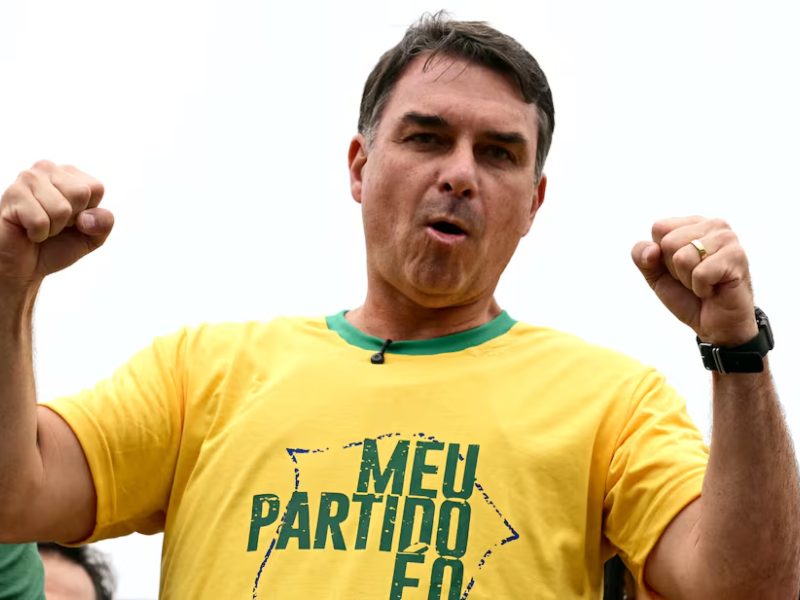 Brasil: una mamushka de escándalos de corrupción sacude a Flávio Bolsonaro a un mes de las elecciones Brasil: una mamushka de escándalos de corrupción sacude a Flávio Bolsonaro a un mes de las elecciones