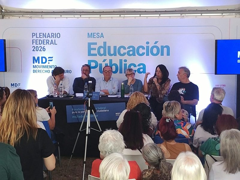 Analía Flores llevó la voz del Chaco a la mesa educativa nacional del Movimiento Derecho al Futuro Analía Flores llevó la voz del Chaco a la mesa educativa nacional del Movimiento Derecho al Futuro