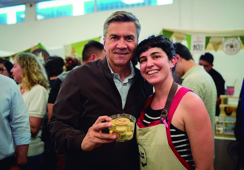 Exitosa Expo Feria de Yerba Mate y Alfajores convocó a familias y emprendedores en el Domo del Centenario Exitosa Expo Feria de Yerba Mate y Alfajores convocó a familias y emprendedores en el Domo del Centenario