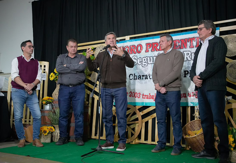 En el Día del Agricultor, Zdero reconoció el esfuerzo de los productores y marcó el rumbo agroindustrial En el Día del Agricultor, Zdero reconoció el esfuerzo de los productores y marcó el rumbo agroindustrial