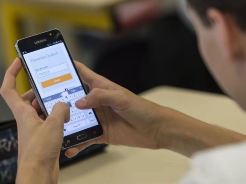 Problemática escolar: más de seis horas por día con el celular y señales de ansiedad, depresión o somnolencia Problemática escolar: más de seis horas por día con el celular y señales de ansiedad, depresión o somnolencia