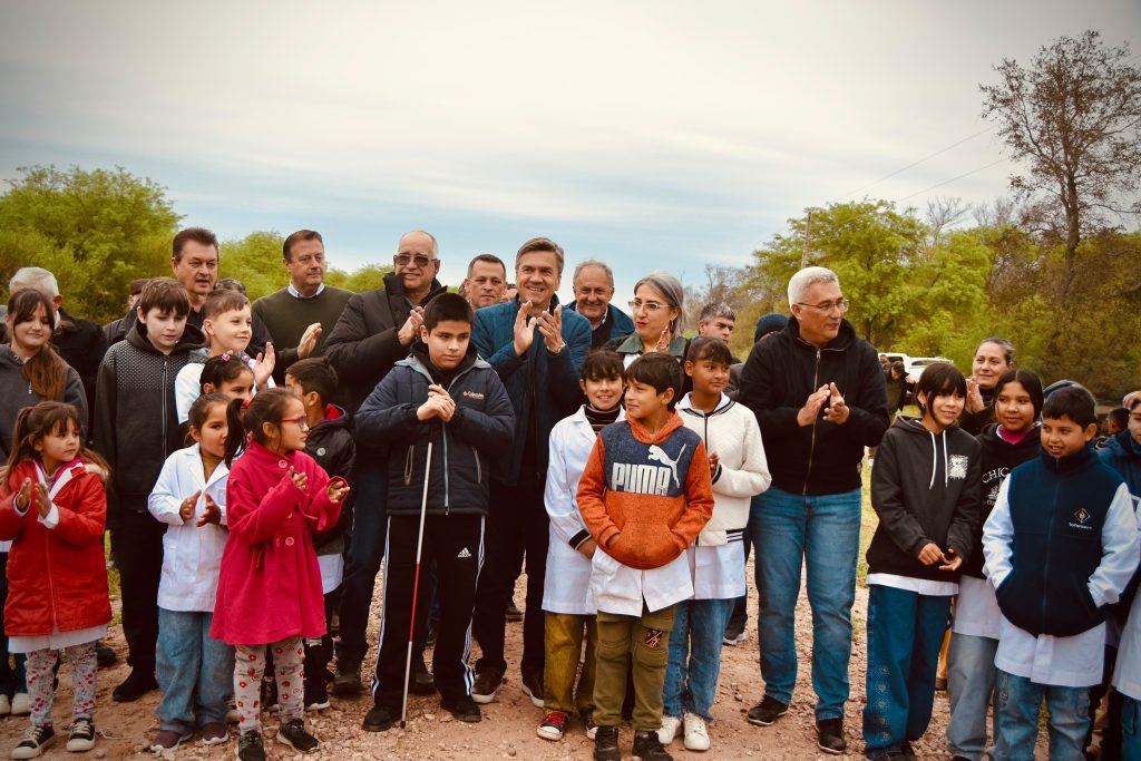 En Napenay, habilitaron un nuevo camino de ripio que beneficiará a la escuela 800 “René Favaloro”, la producción y el turismo rural En Napenay, habilitaron un nuevo camino de ripio que beneficiará a la escuela 800 “René Favaloro”, la producción y el turismo rural