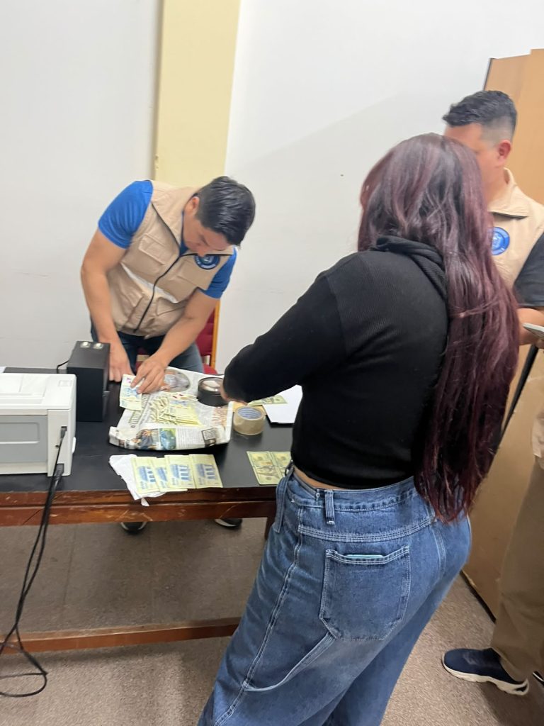 Una investigación por vehículos robados derivó en el secuestro de dinero presuntamente falso