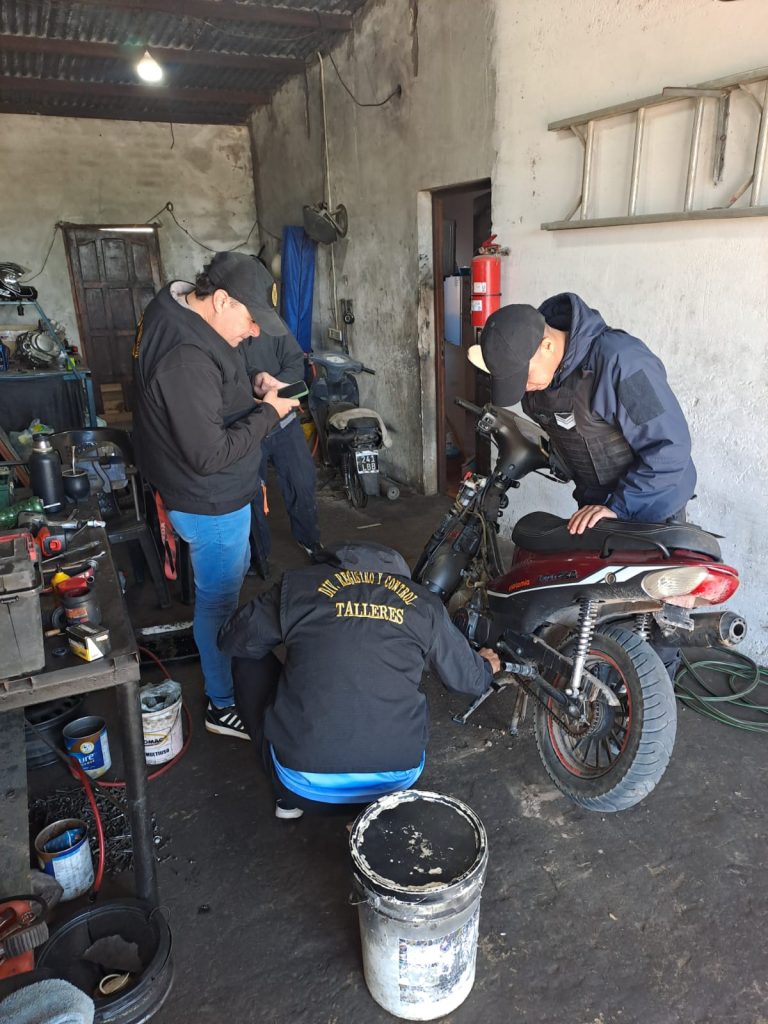 Inspeccionaron cuatro talleres en Resistencia y detectaron una moto con pedido activo