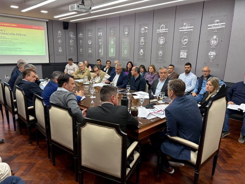 Zdero reunió a todo el gabinete para fortalecer la prevención ante el fenómeno de “El Niño” Zdero reunió a todo el gabinete para fortalecer la prevención ante el fenómeno de “El Niño”