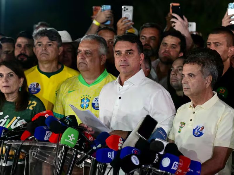 Las dos causas que enfrenta Flavio Bolsonaro ante la Corte brasileña y la señal que había dado su hermano sobre su posible fuga Las dos causas que enfrenta Flavio Bolsonaro ante la Corte brasileña y la señal que había dado su hermano sobre su posible fuga