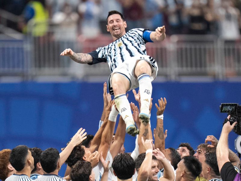 Messi llegó a la Argentina para disputar su último partido con la selección albiceleste Messi llegó a la Argentina para disputar su último partido con la selección albiceleste