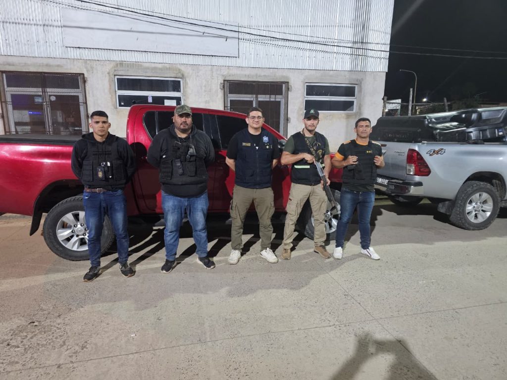 Evadieron un control, escaparon a pie y dejaron dos camionetas que tenían pedido de secuestro