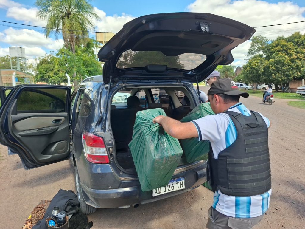 Secuestraron cajas de cigarrillos que no tendrían aval aduanero: el cargamento está valuado en millones Secuestraron cajas de cigarrillos que no tendrían aval aduanero: el cargamento está valuado en millones