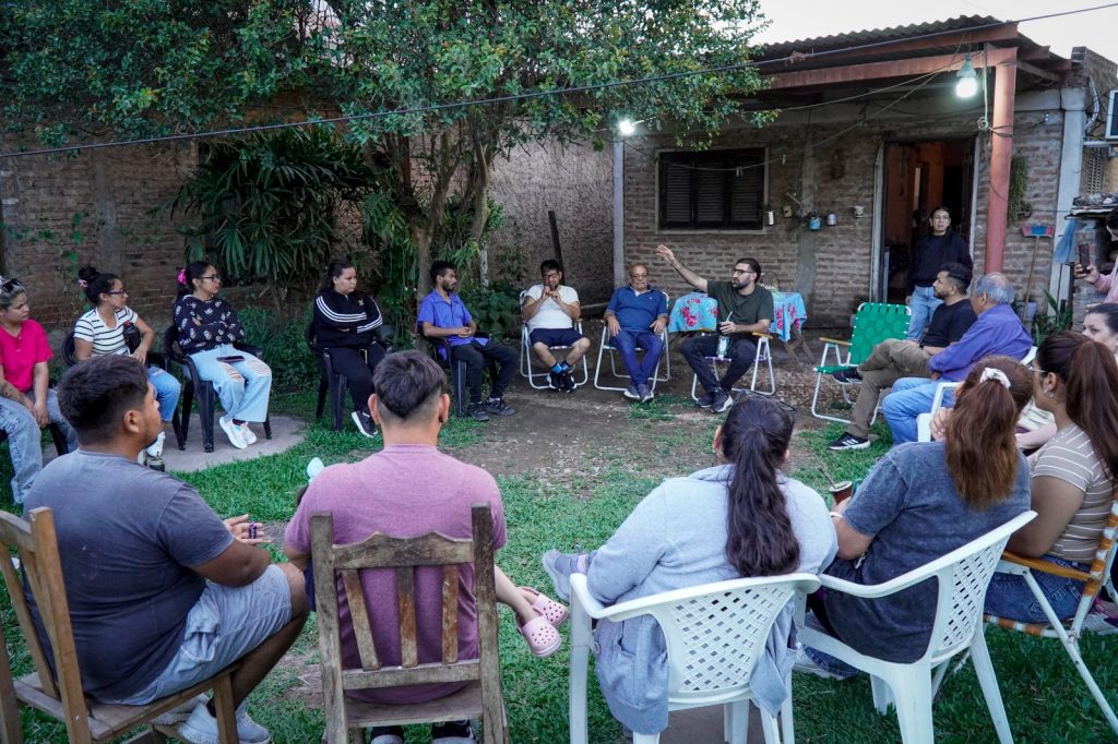 Moser inició una recorrida por barrios de Resistencia: “Hay que escuchar a los vecinos y trabajar en soluciones”