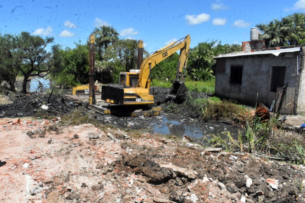 Vilelas: Vialidad Provincial desobstruye desagües para mitigar los efectos de El Niño
